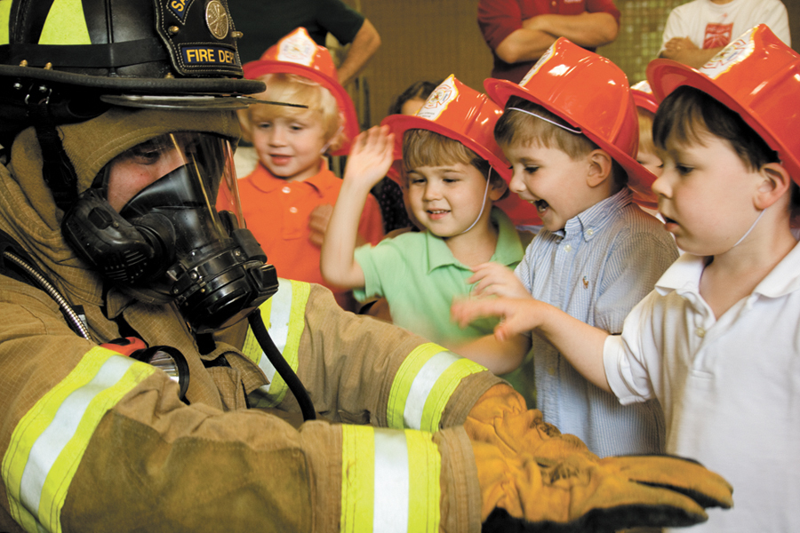 kids meeting firefighter